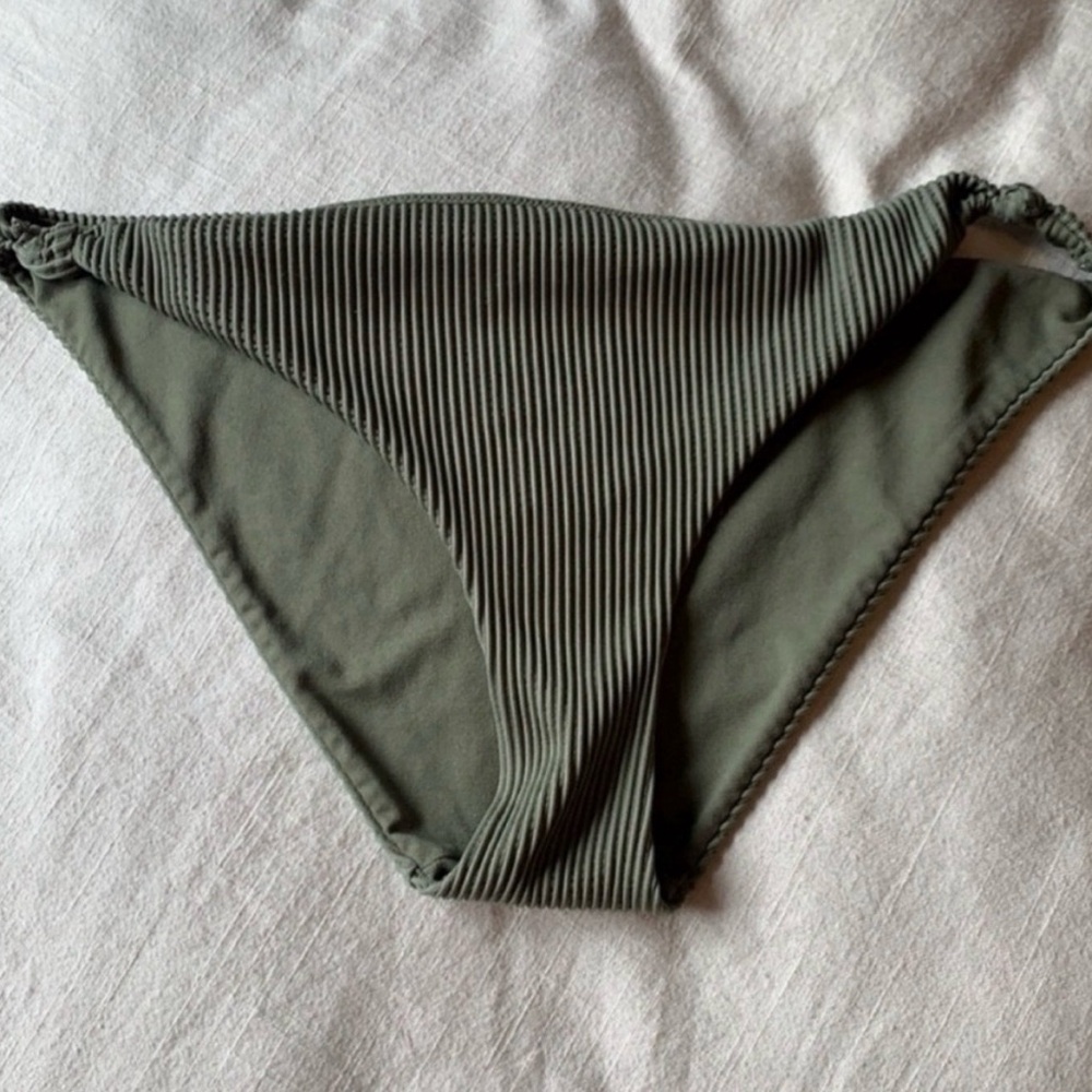 Hollister Swim 2 Piece - Picture 3 of 3